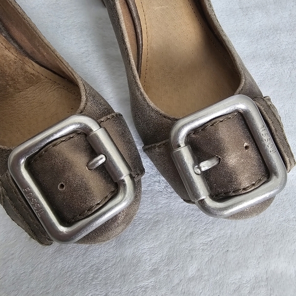 ANTIQUED GOLD FOSSIL PLATFORM SHOES - Picture 3 of 13